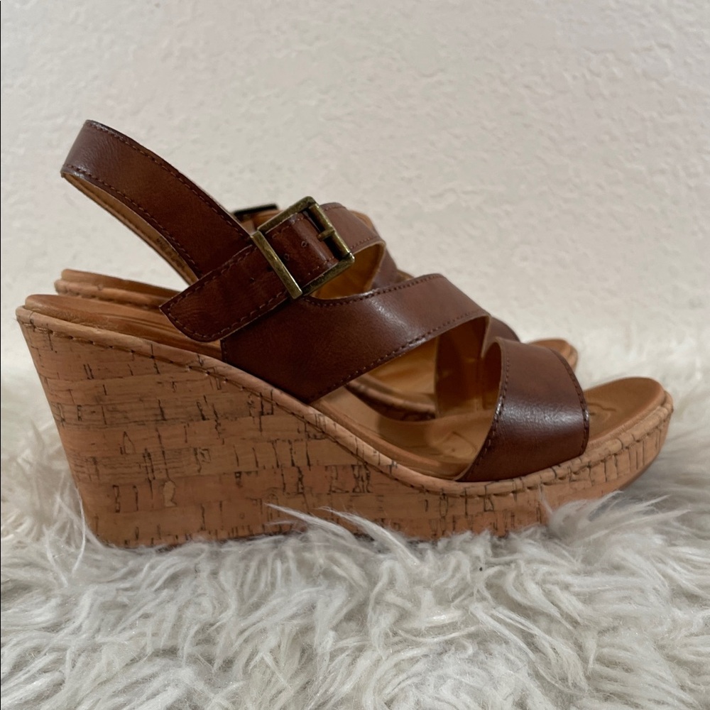BOC SCHIRRA TAN WEDGE SANDALS SIZE 10 NEW - Picture 8 of 16